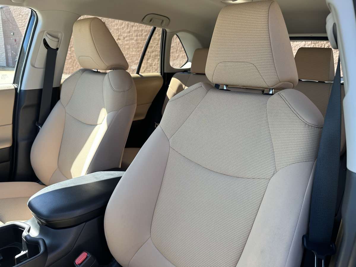 Photo 20 of this Toyota RAV4
