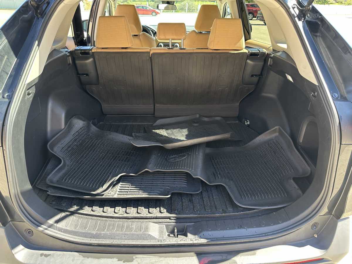 Photo 36 of this Toyota RAV4