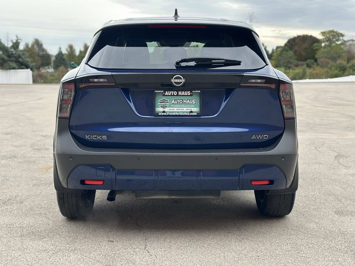 Photo 10 of this Nissan Kicks
