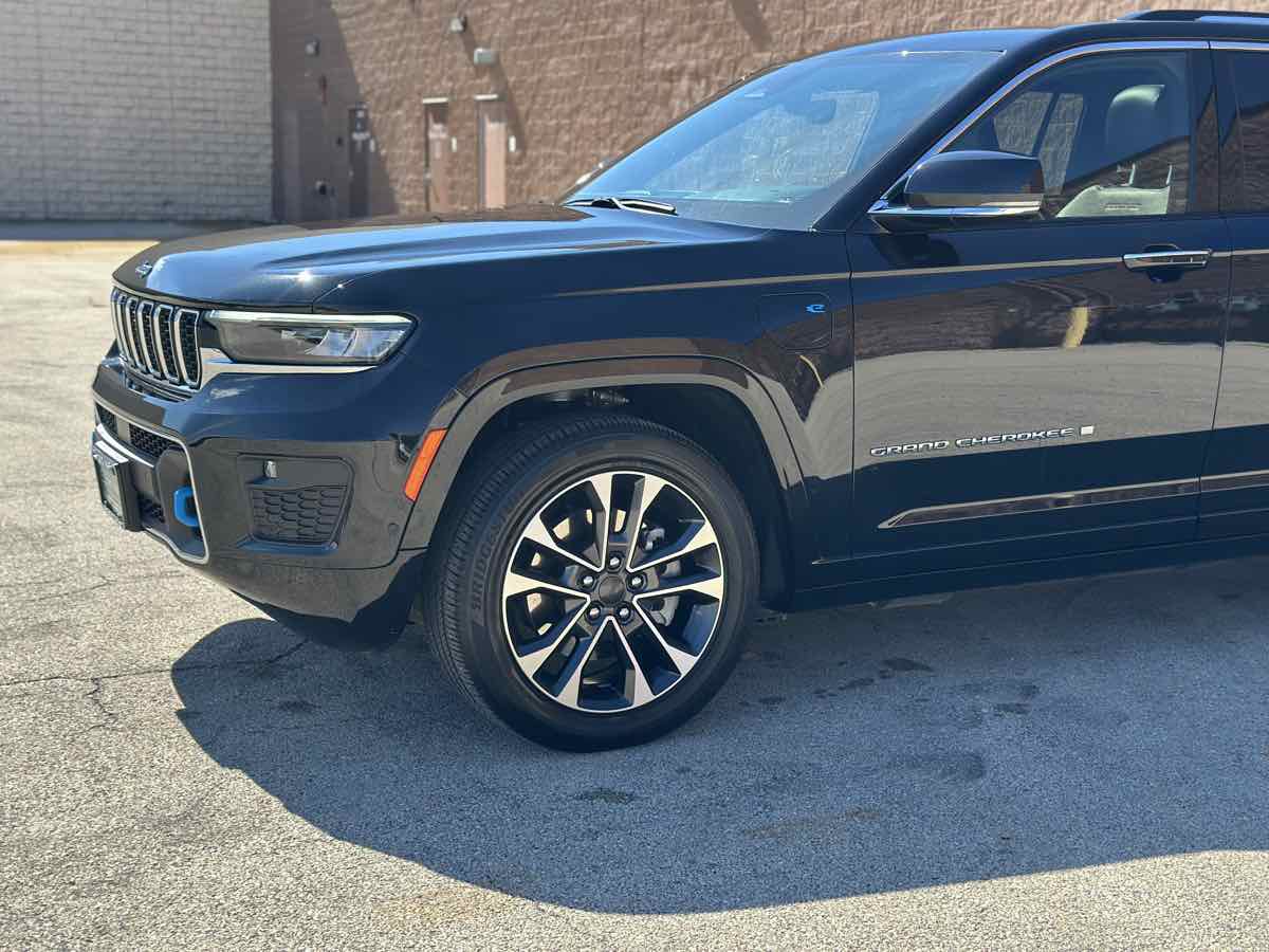 Photo 5 of this Jeep Grand Cherokee 4xe