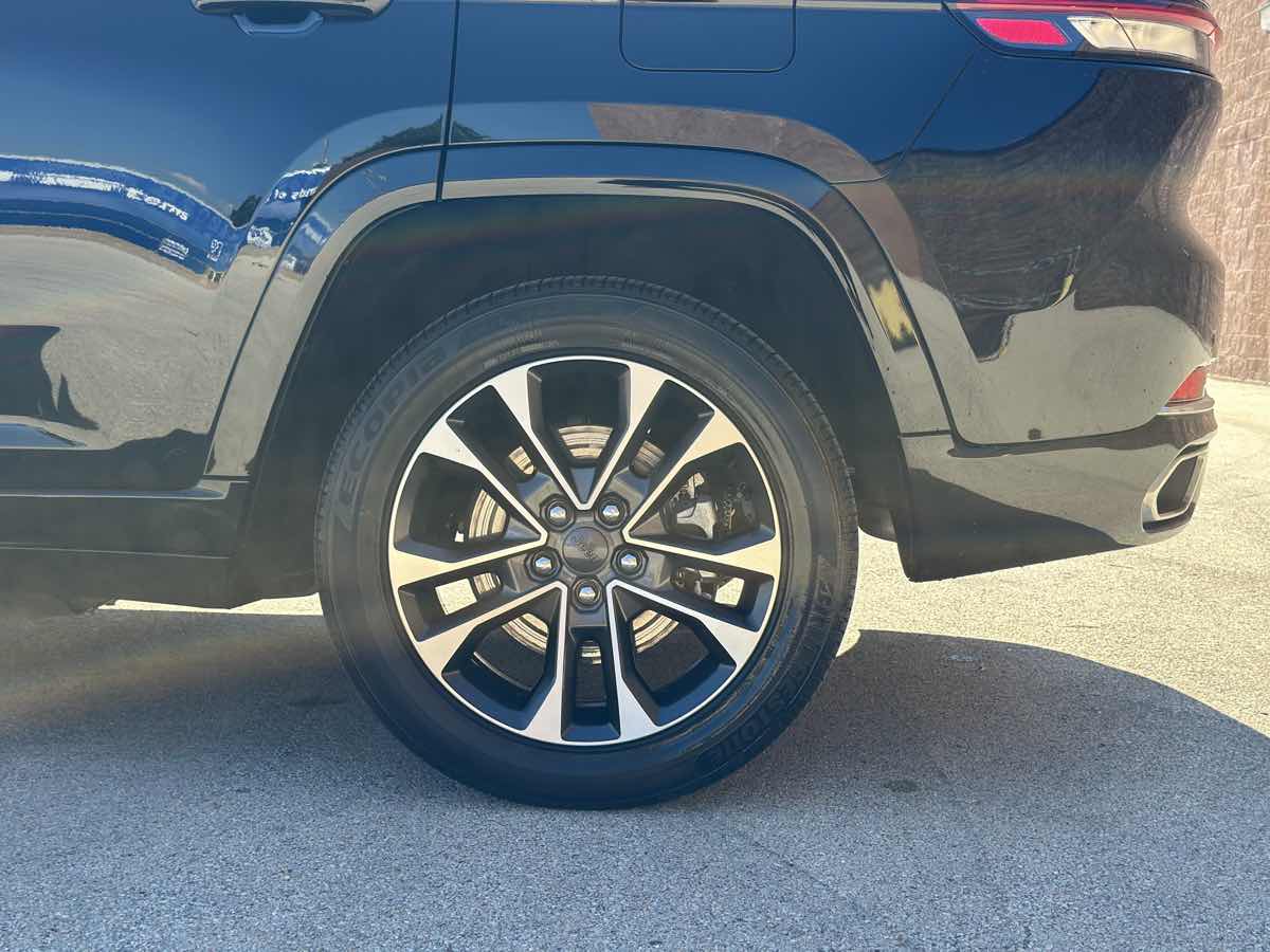 Photo 8 of this Jeep Grand Cherokee 4xe