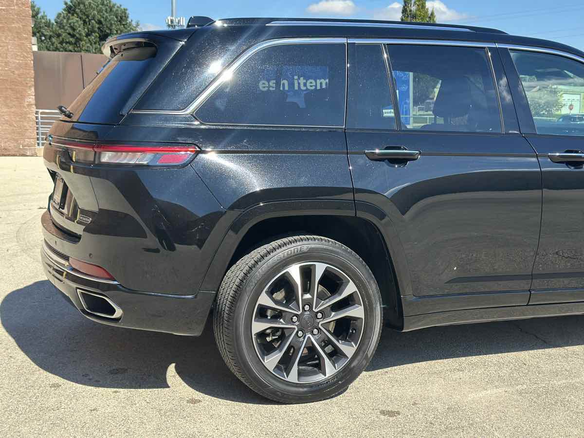 Photo 12 of this Jeep Grand Cherokee 4xe