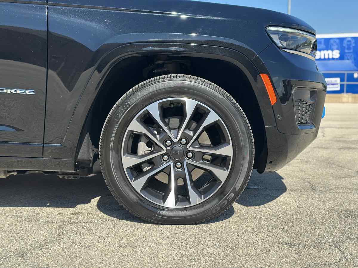 Photo 15 of this Jeep Grand Cherokee 4xe
