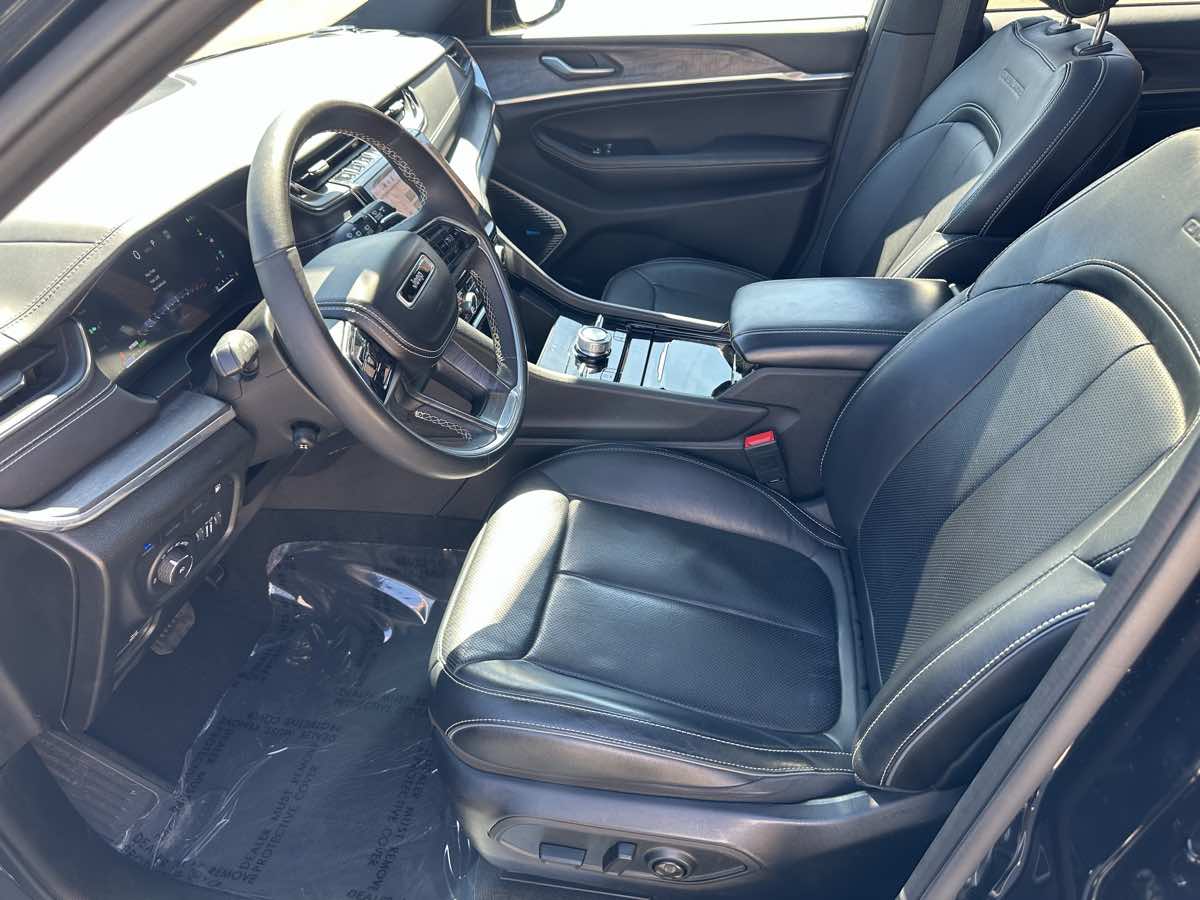 Photo 19 of this Jeep Grand Cherokee 4xe