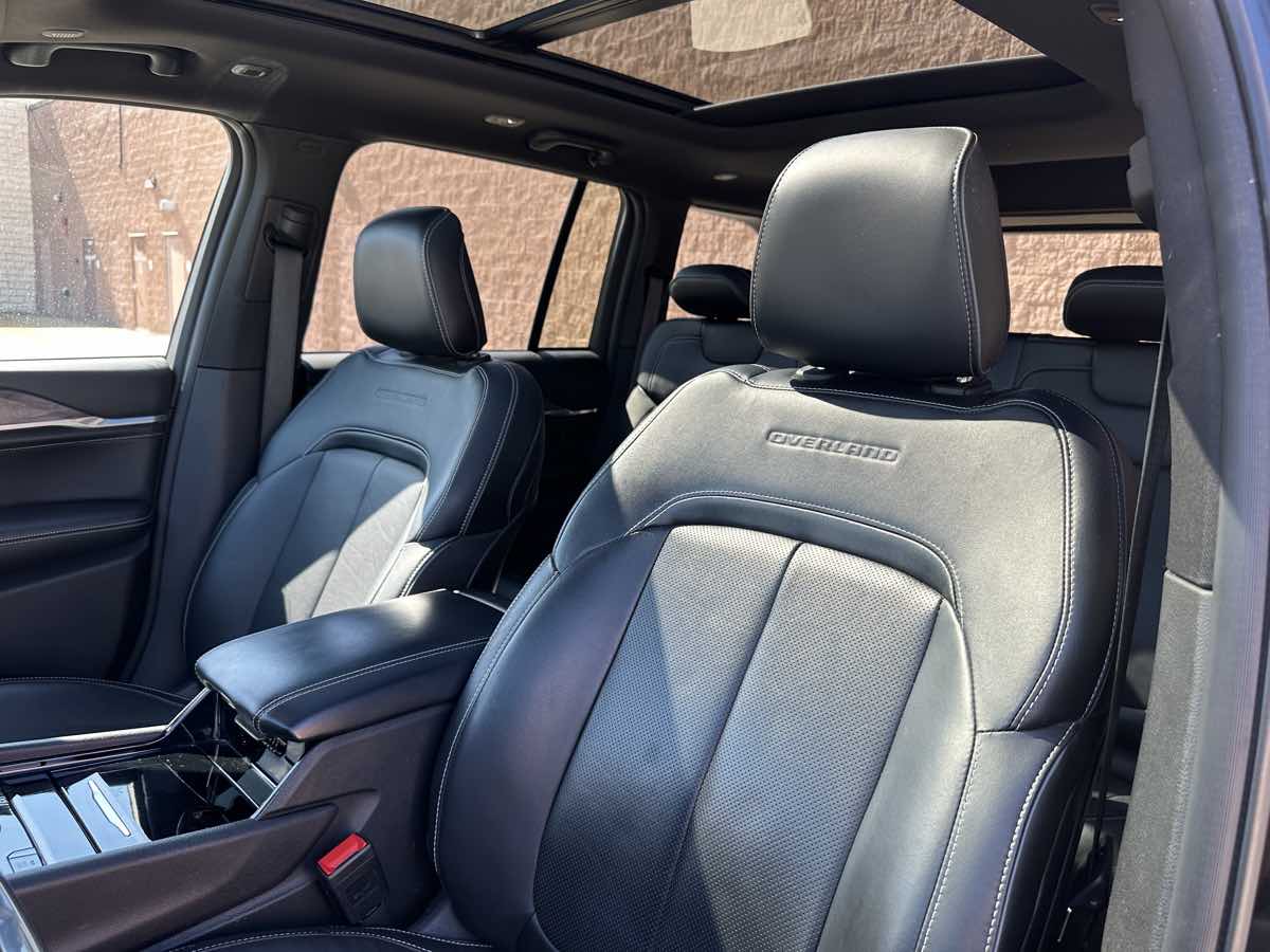 Photo 20 of this Jeep Grand Cherokee 4xe