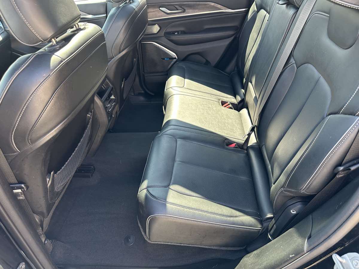 Photo 21 of this Jeep Grand Cherokee 4xe