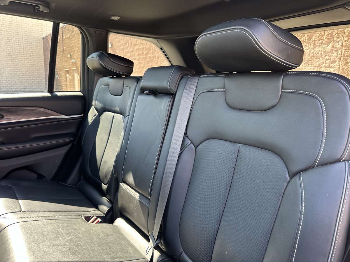 Photo 22 of this Jeep Grand Cherokee 4xe