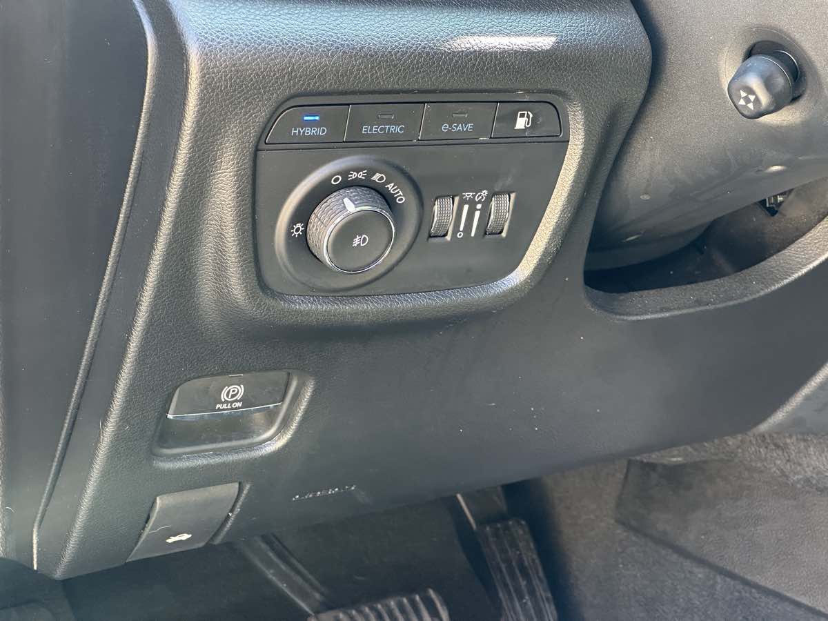 Photo 32 of this Jeep Grand Cherokee 4xe