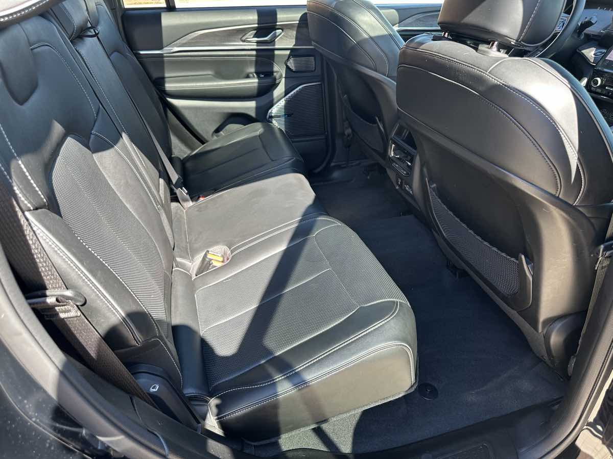 Photo 36 of this Jeep Grand Cherokee 4xe
