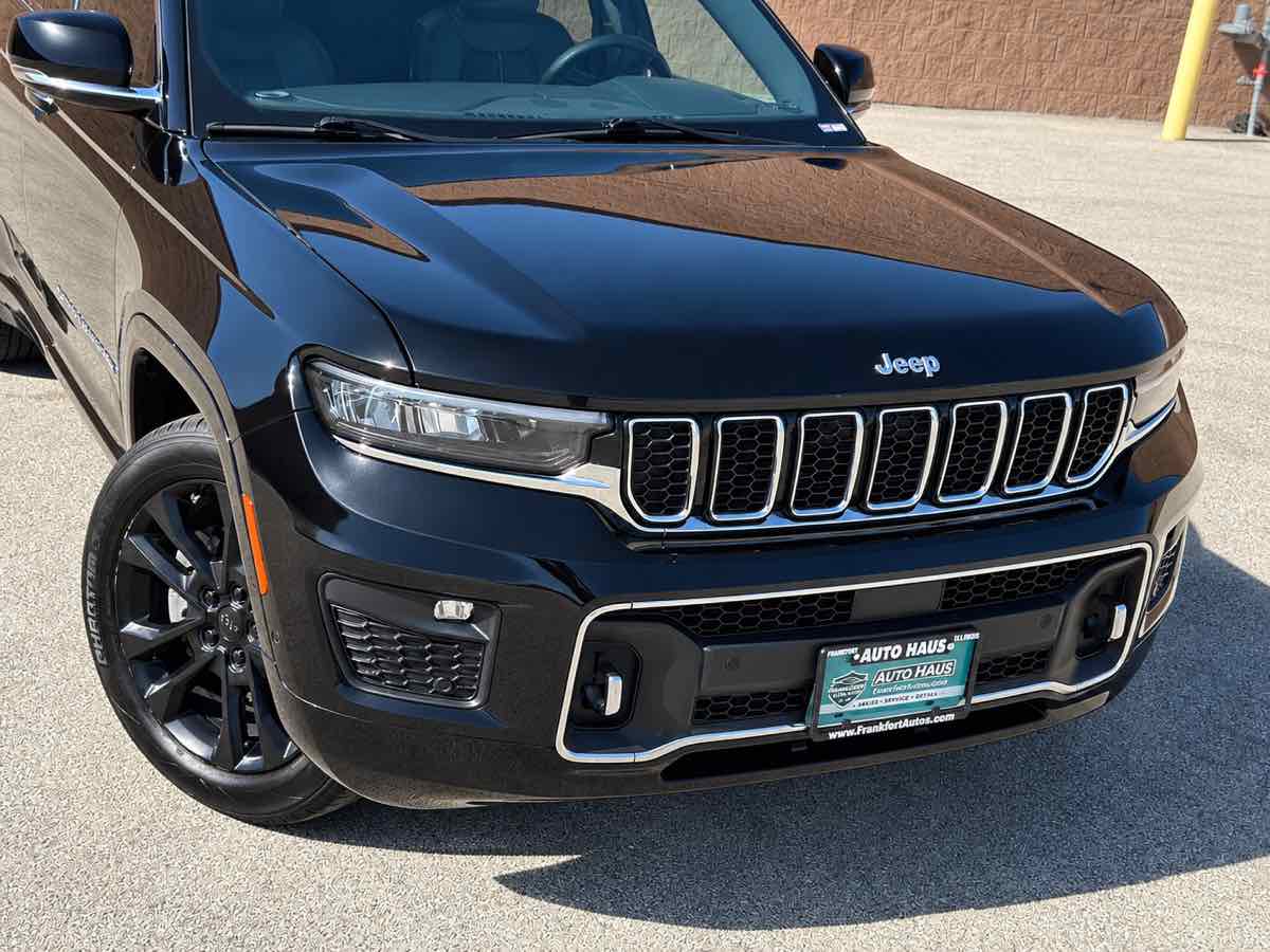 Photo 2 of this Jeep Grand Cherokee L