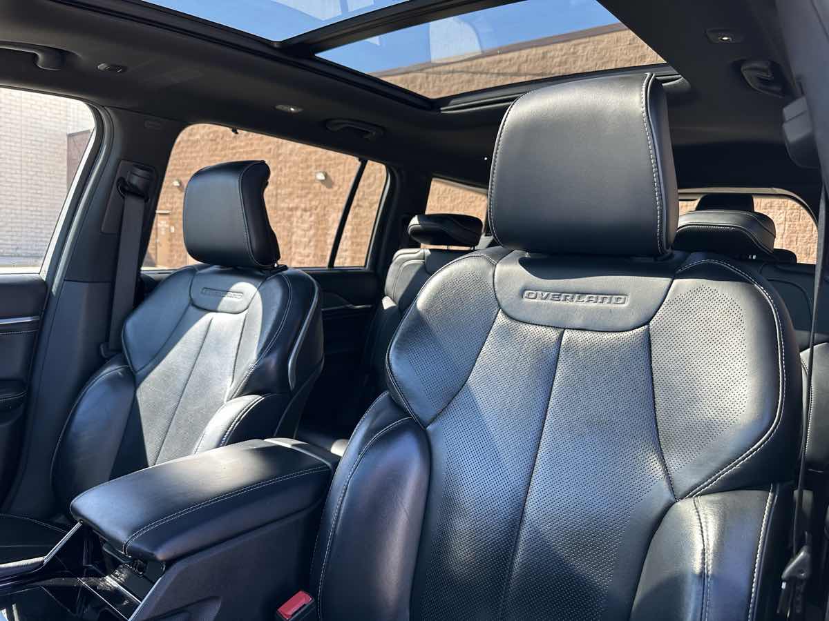 Photo 10 of this Jeep Grand Cherokee L