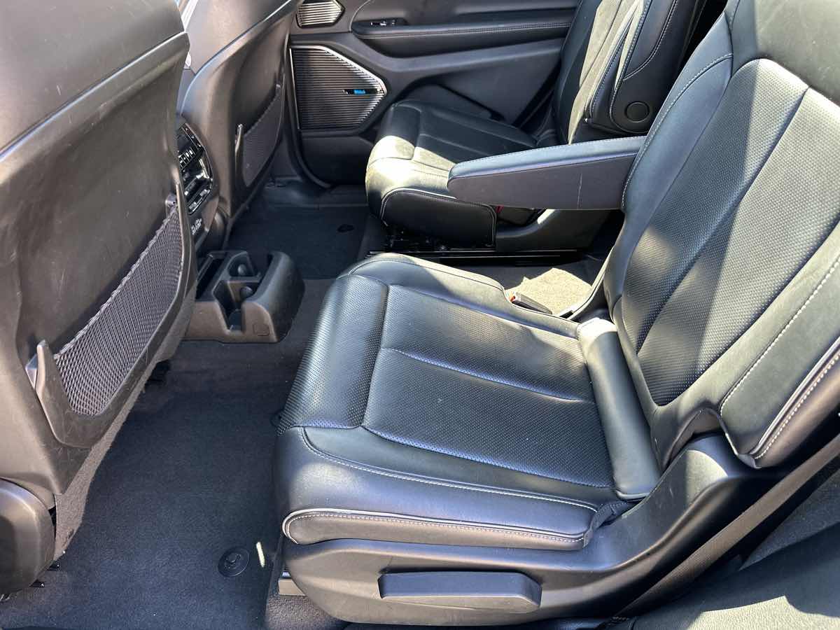 Photo 12 of this Jeep Grand Cherokee L