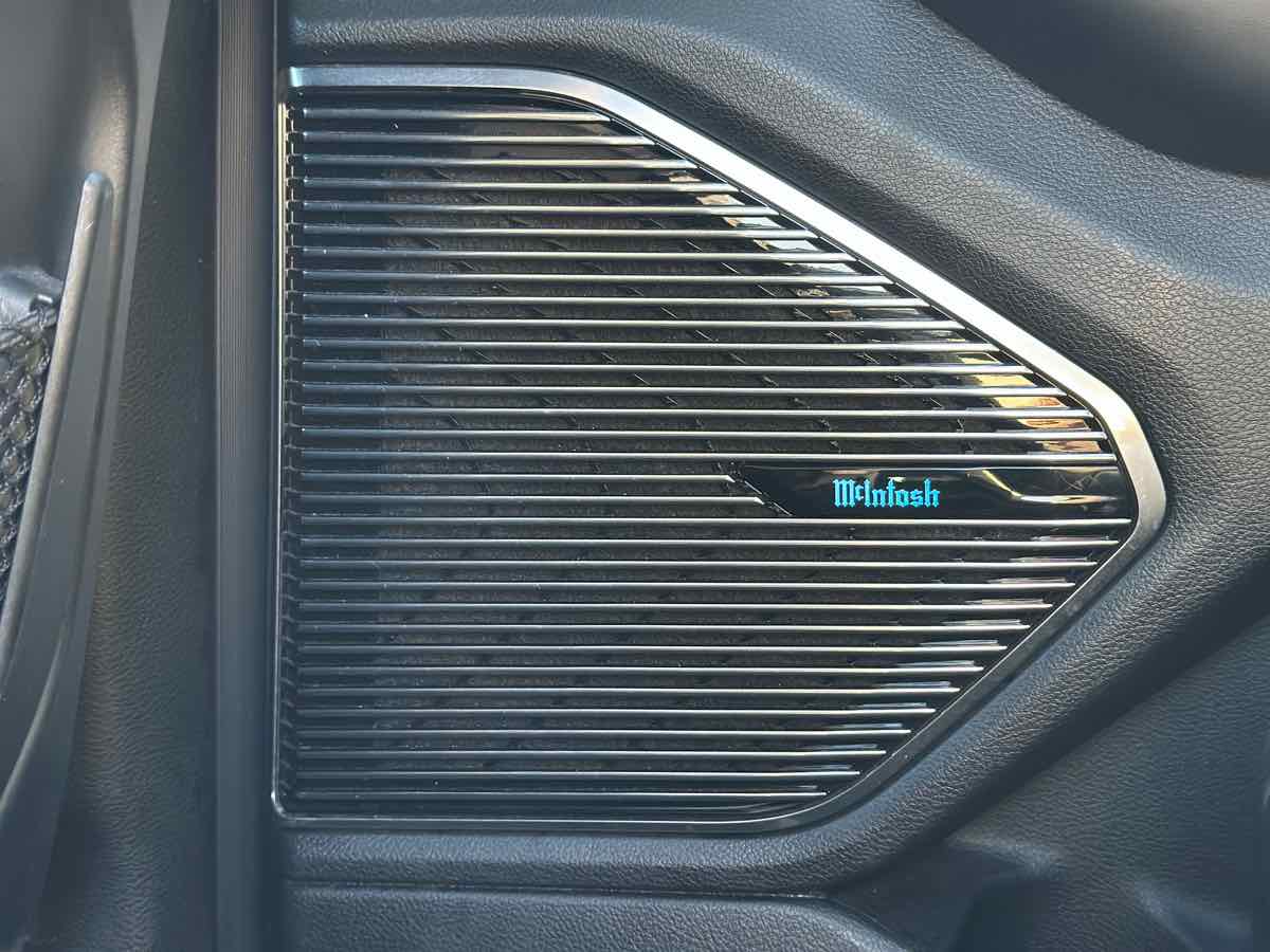 Photo 17 of this Jeep Grand Cherokee L