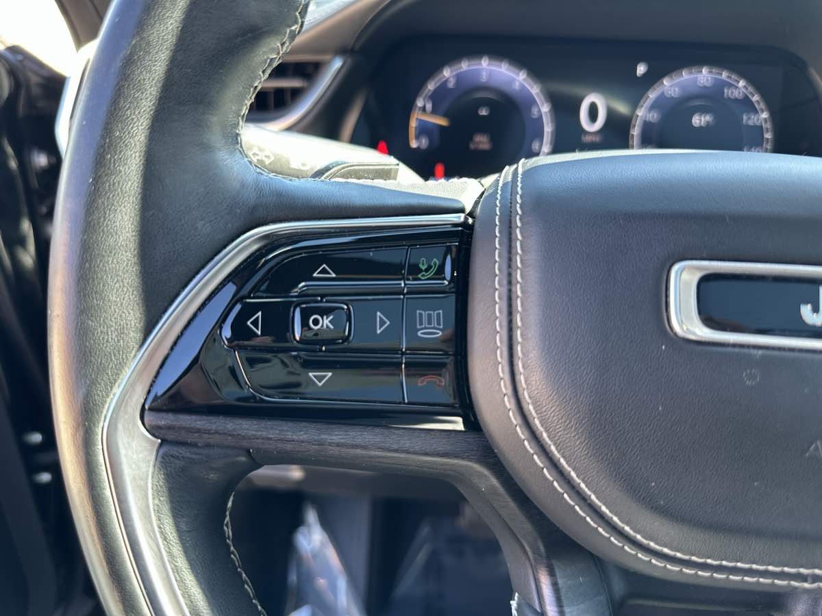 Photo 20 of this Jeep Grand Cherokee L