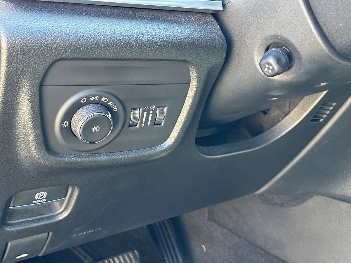 Photo 26 of this Jeep Grand Cherokee L