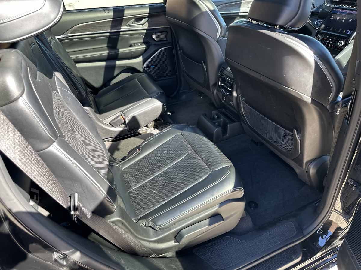 Photo 29 of this Jeep Grand Cherokee L