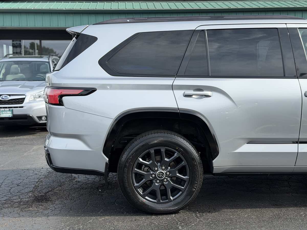 Photo 17 of this Toyota Sequoia