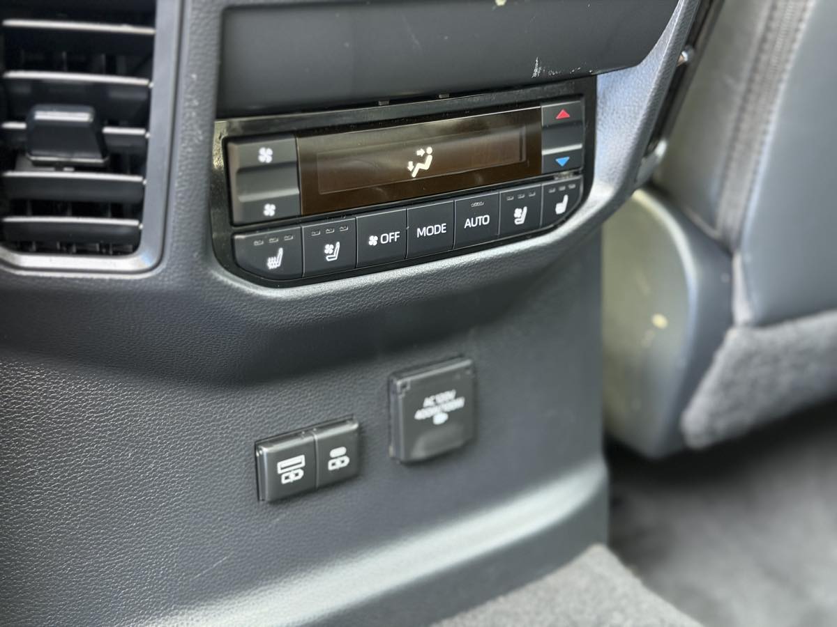 Photo 33 of this Toyota Sequoia