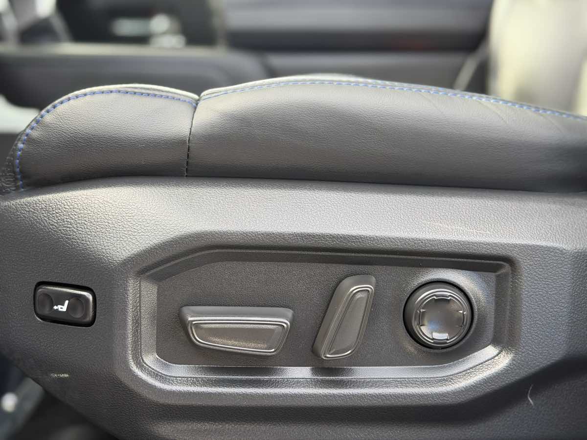Photo 39 of this Toyota Sequoia