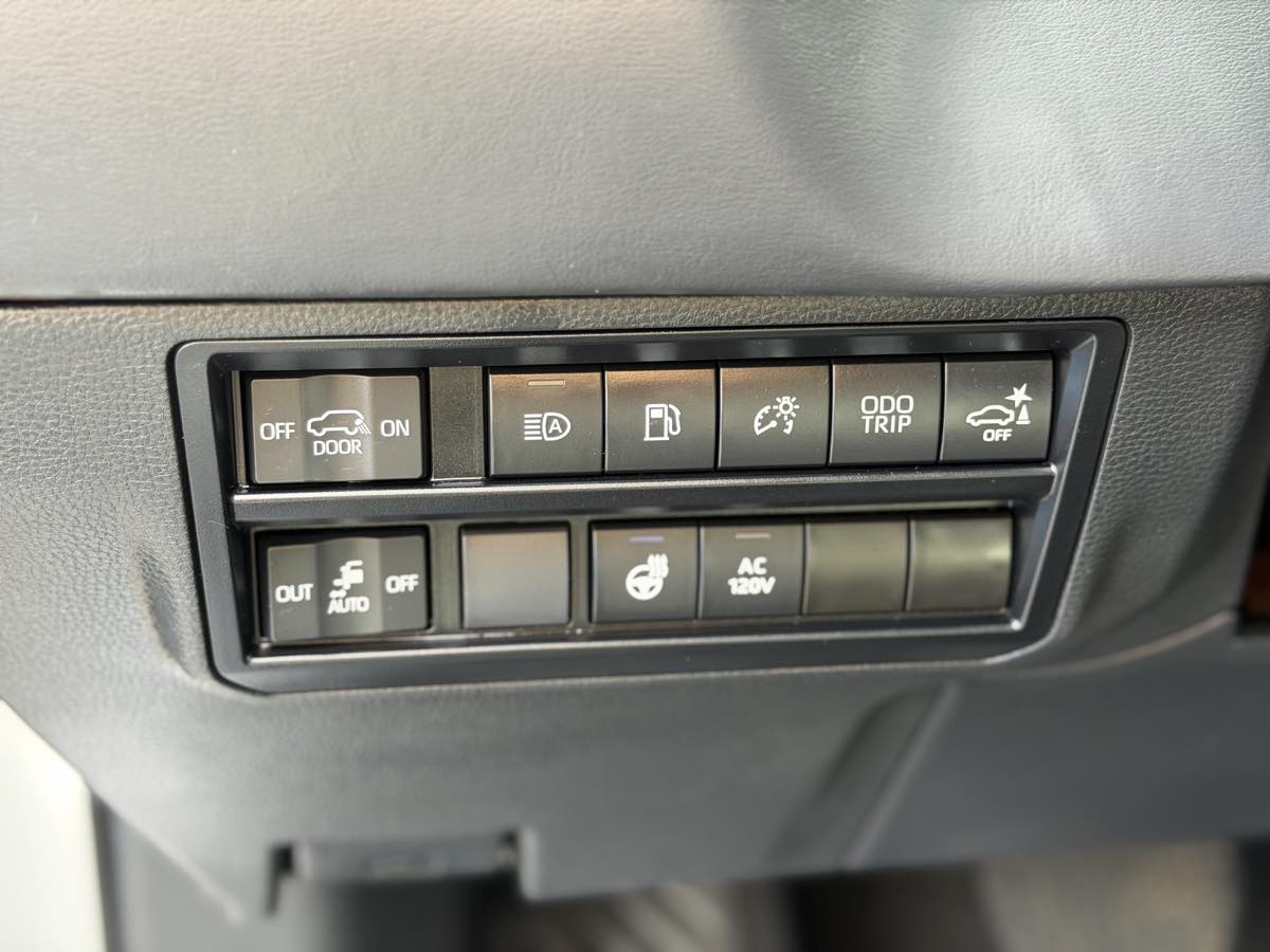 Photo 41 of this Toyota Sequoia