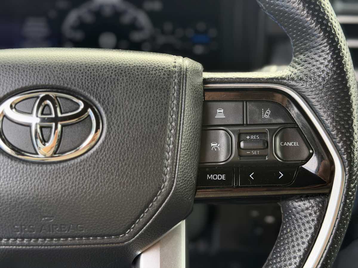 Photo 60 of this Toyota Sequoia