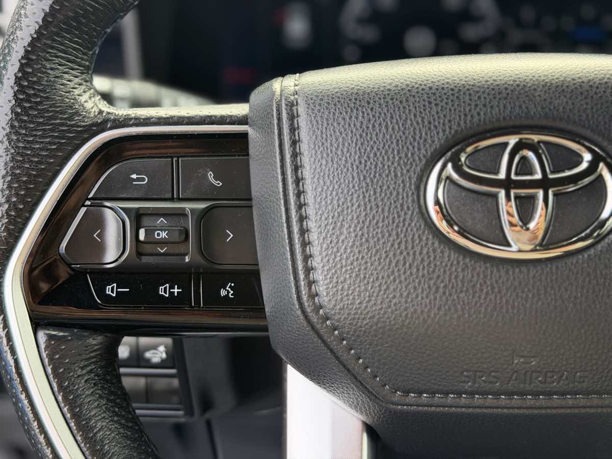 Photo 61 of this Toyota Sequoia