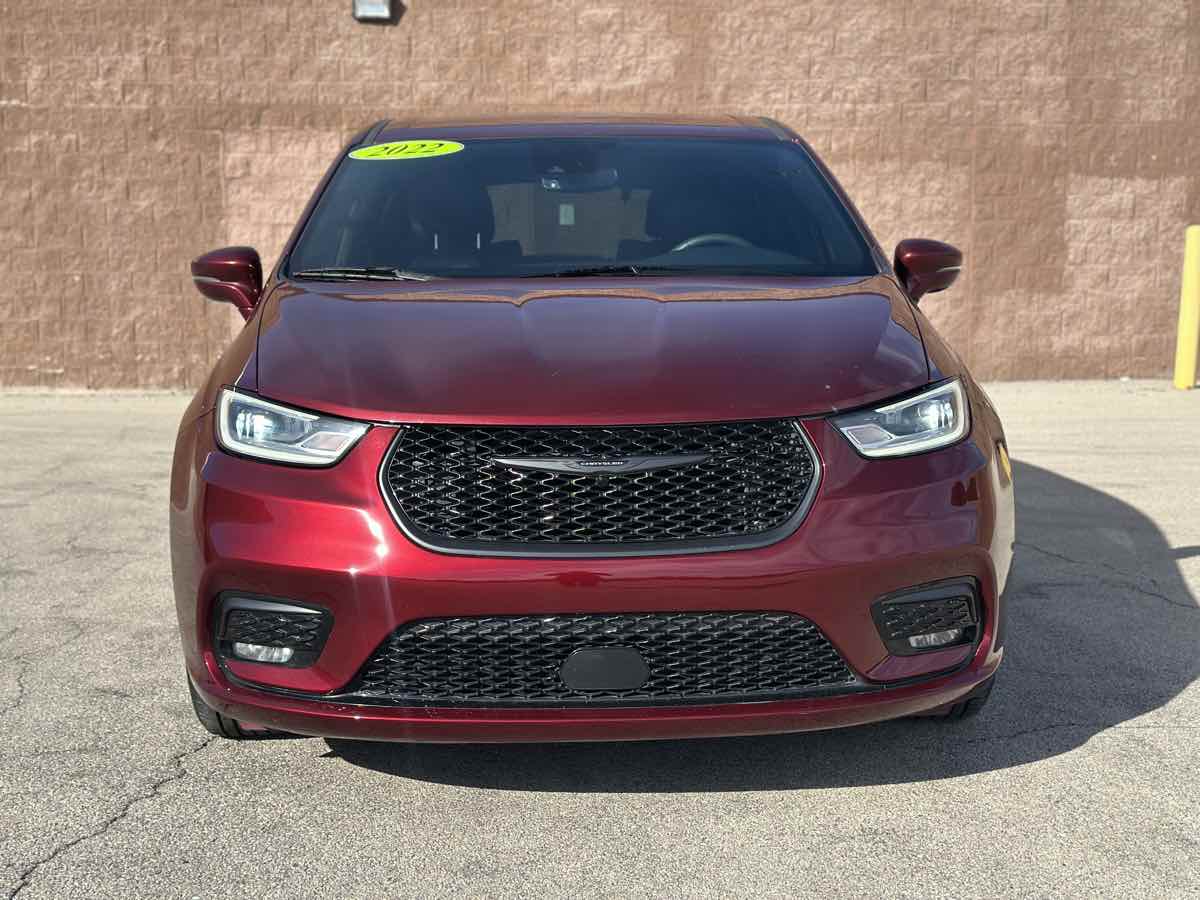 Photo 4 of this Chrysler Pacifica