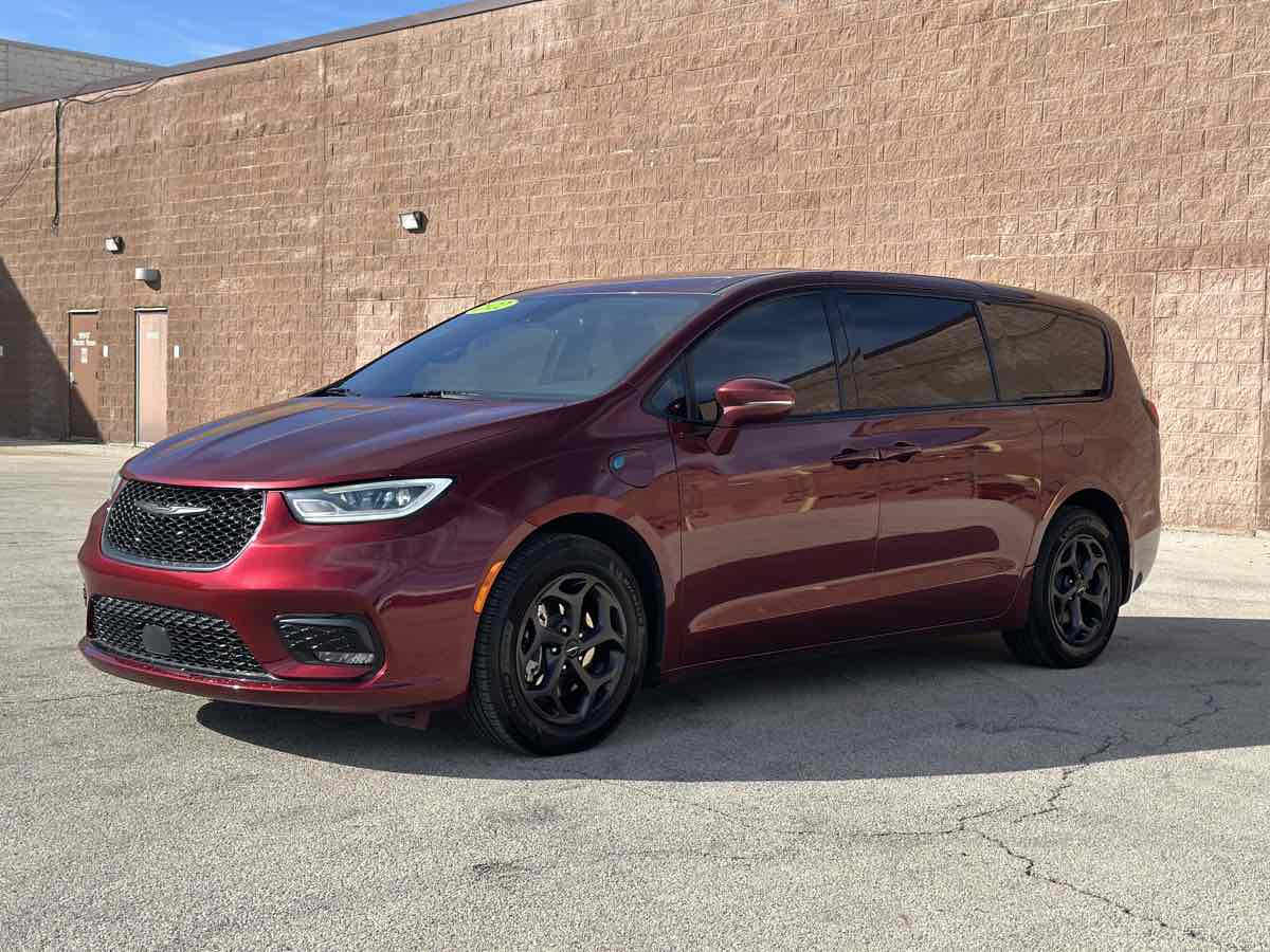 Photo 5 of this Chrysler Pacifica
