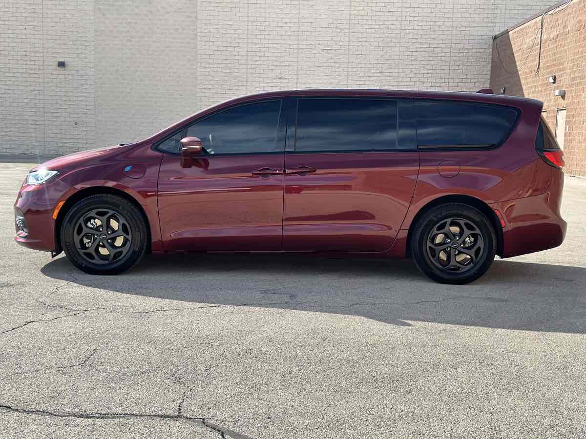 Photo 7 of this Chrysler Pacifica