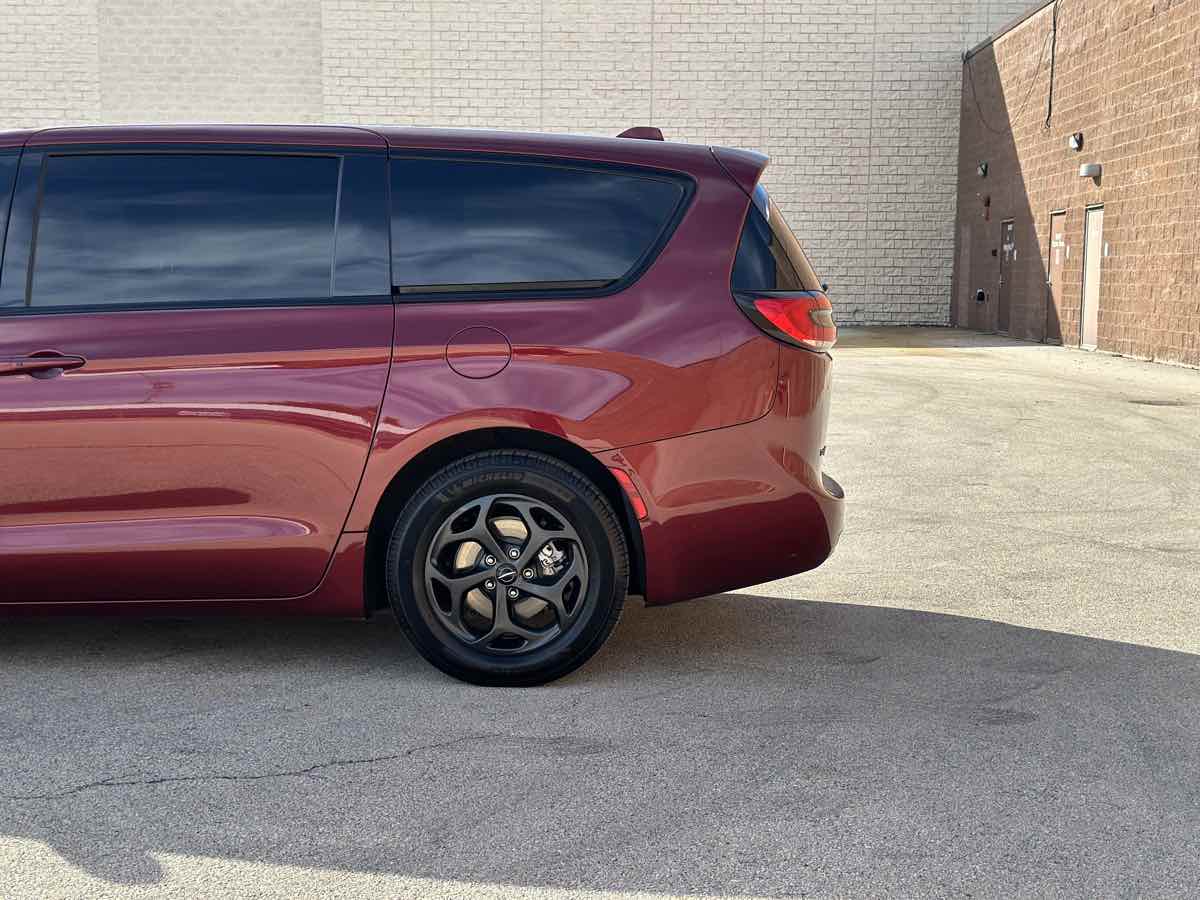 Photo 8 of this Chrysler Pacifica
