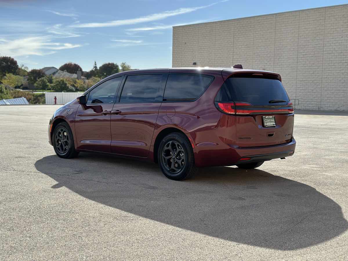 Photo 9 of this Chrysler Pacifica