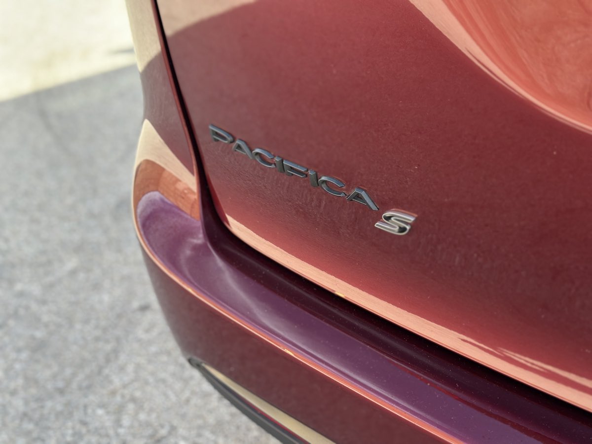 Photo 12 of this Chrysler Pacifica