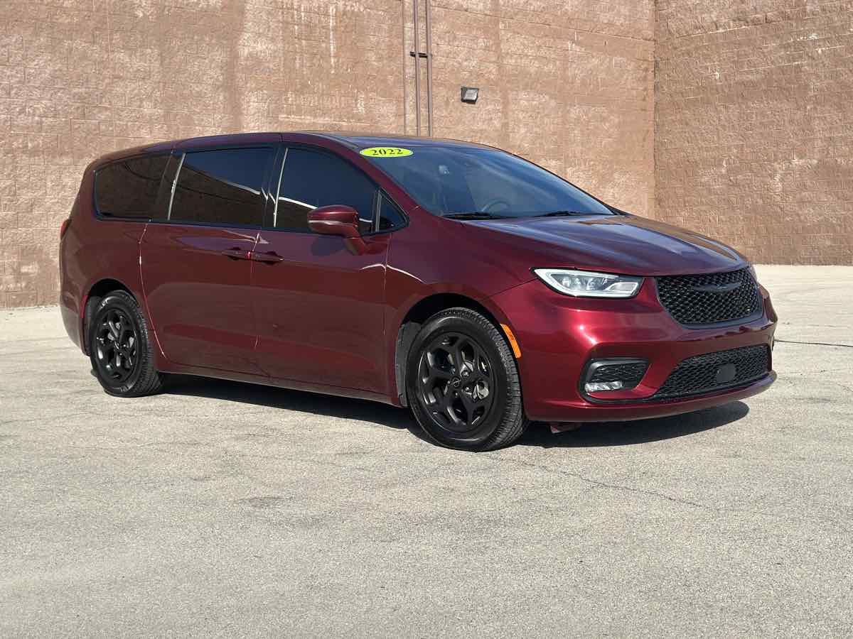 Photo 17 of this Chrysler Pacifica