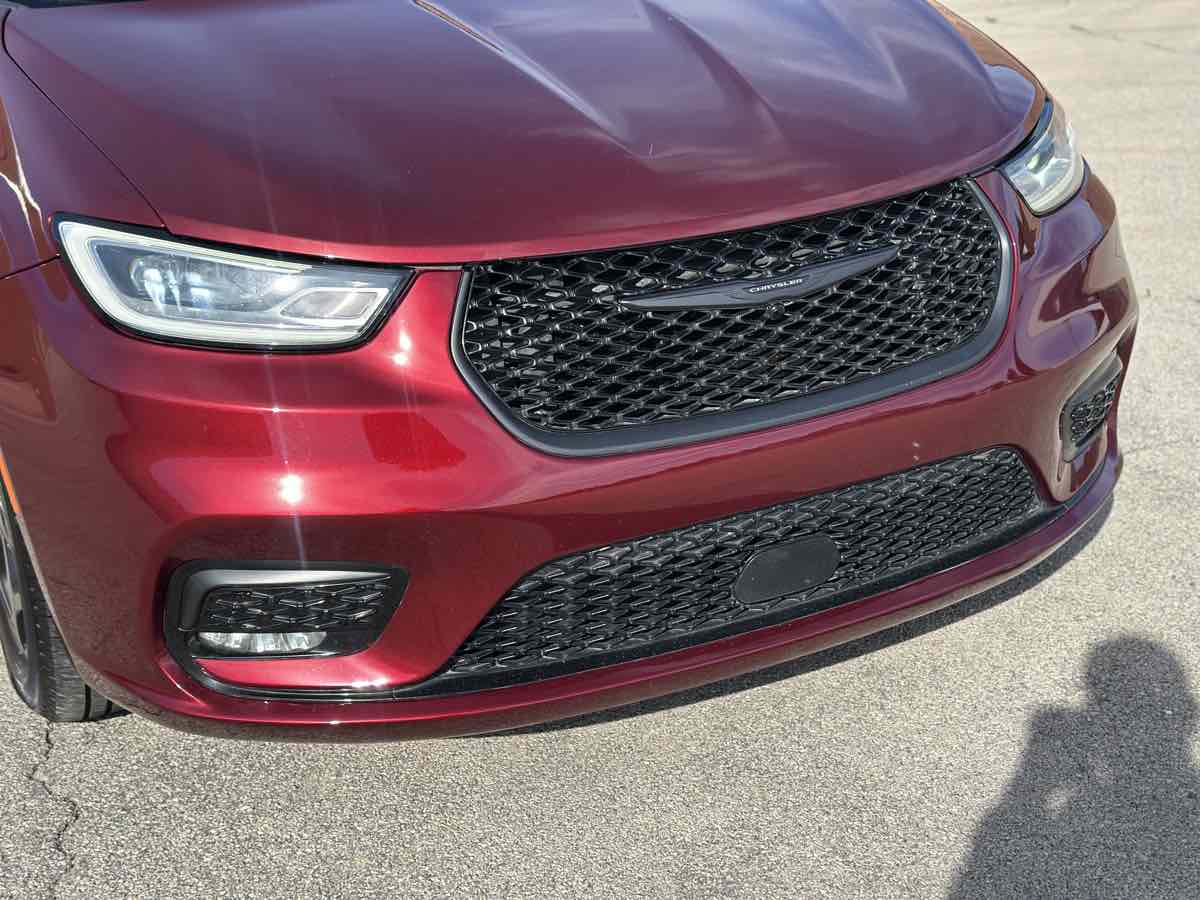 Photo 18 of this Chrysler Pacifica