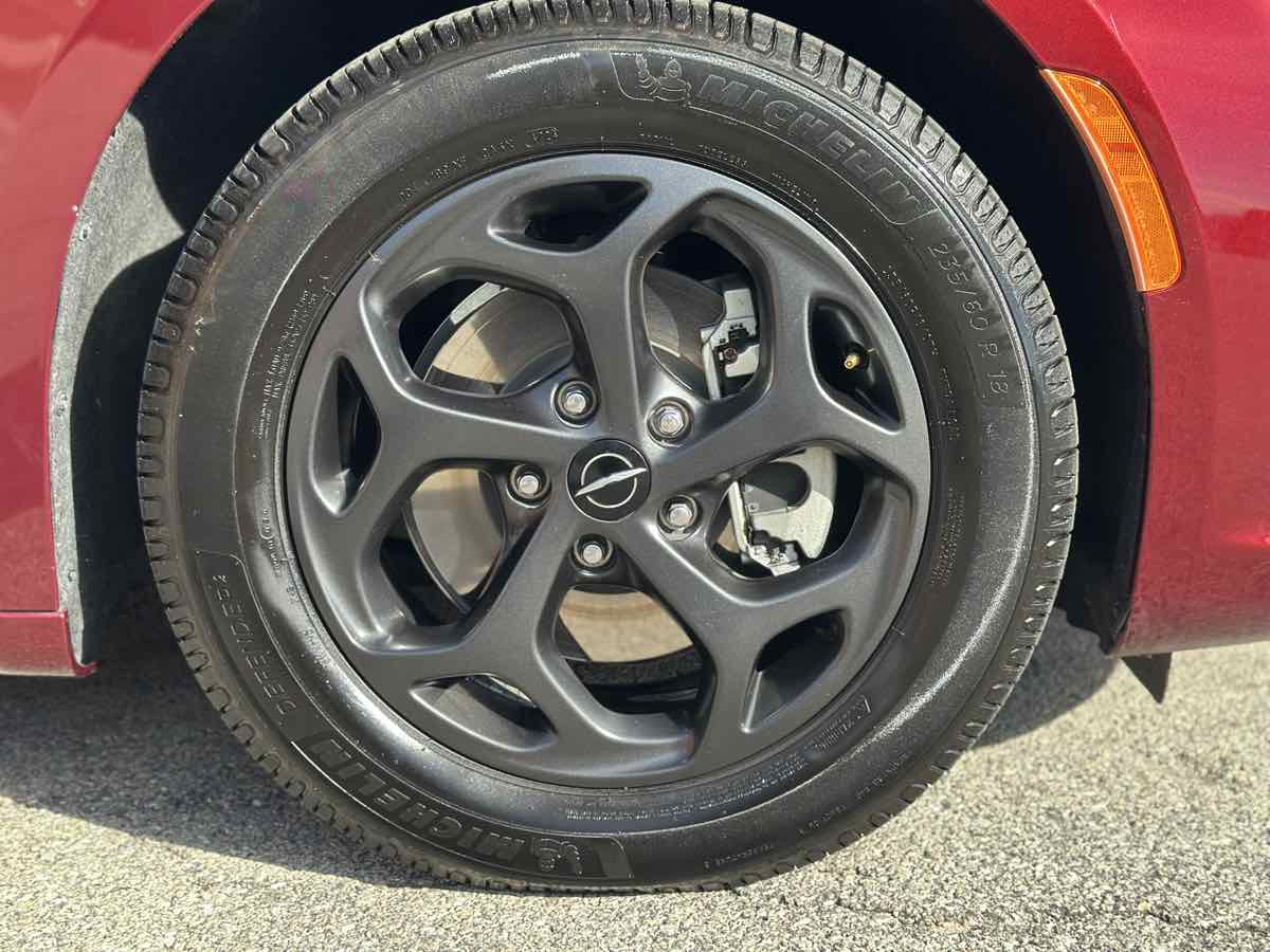 Photo 19 of this Chrysler Pacifica