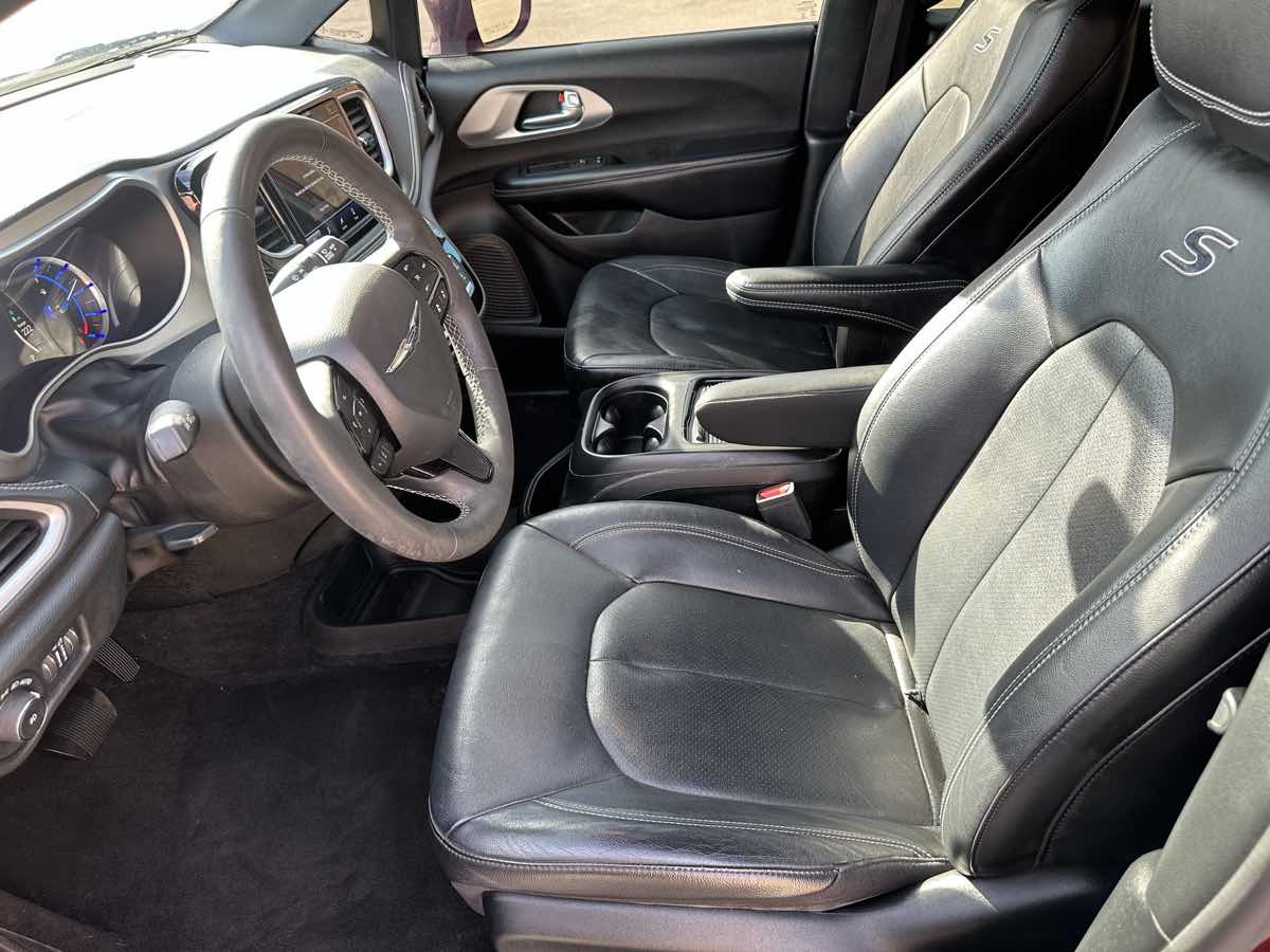 Photo 20 of this Chrysler Pacifica