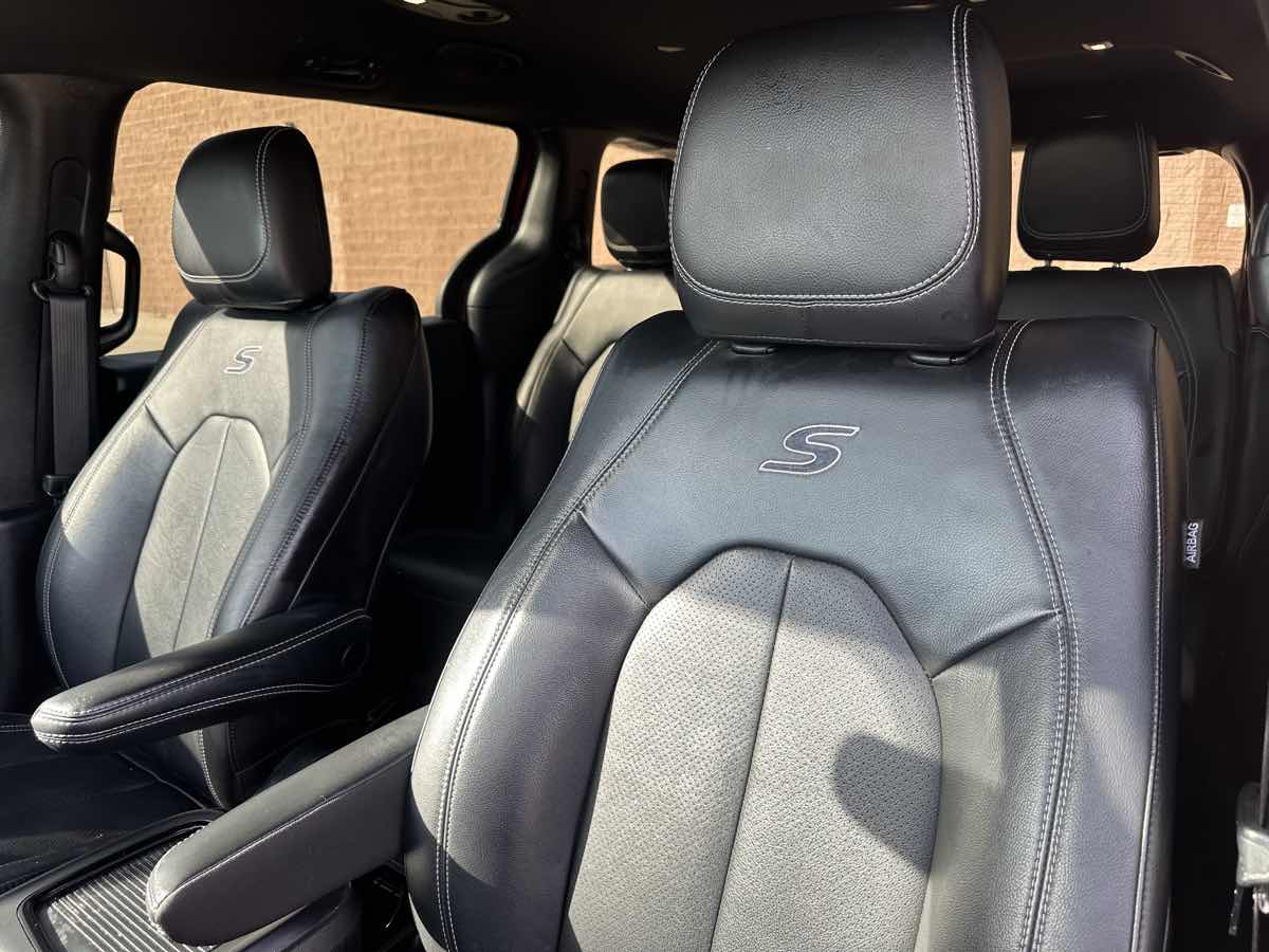Photo 21 of this Chrysler Pacifica