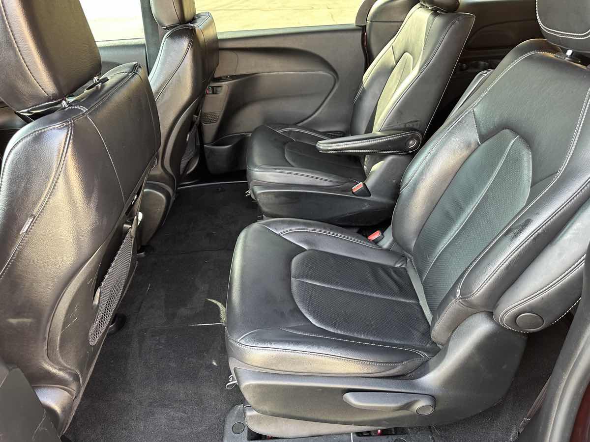 Photo 22 of this Chrysler Pacifica