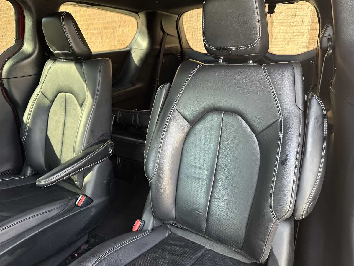 Photo 23 of this Chrysler Pacifica