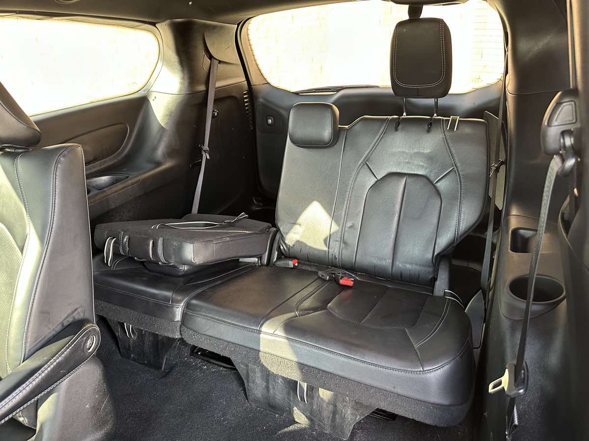 Photo 25 of this Chrysler Pacifica