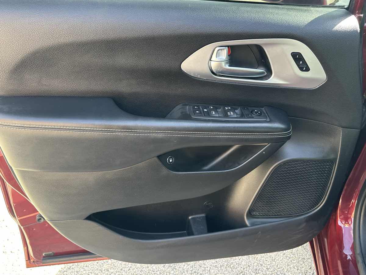 Photo 28 of this Chrysler Pacifica