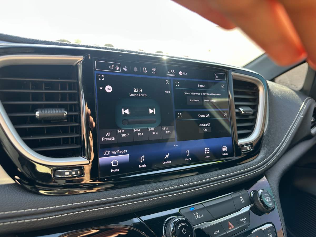 Photo 33 of this Chrysler Pacifica