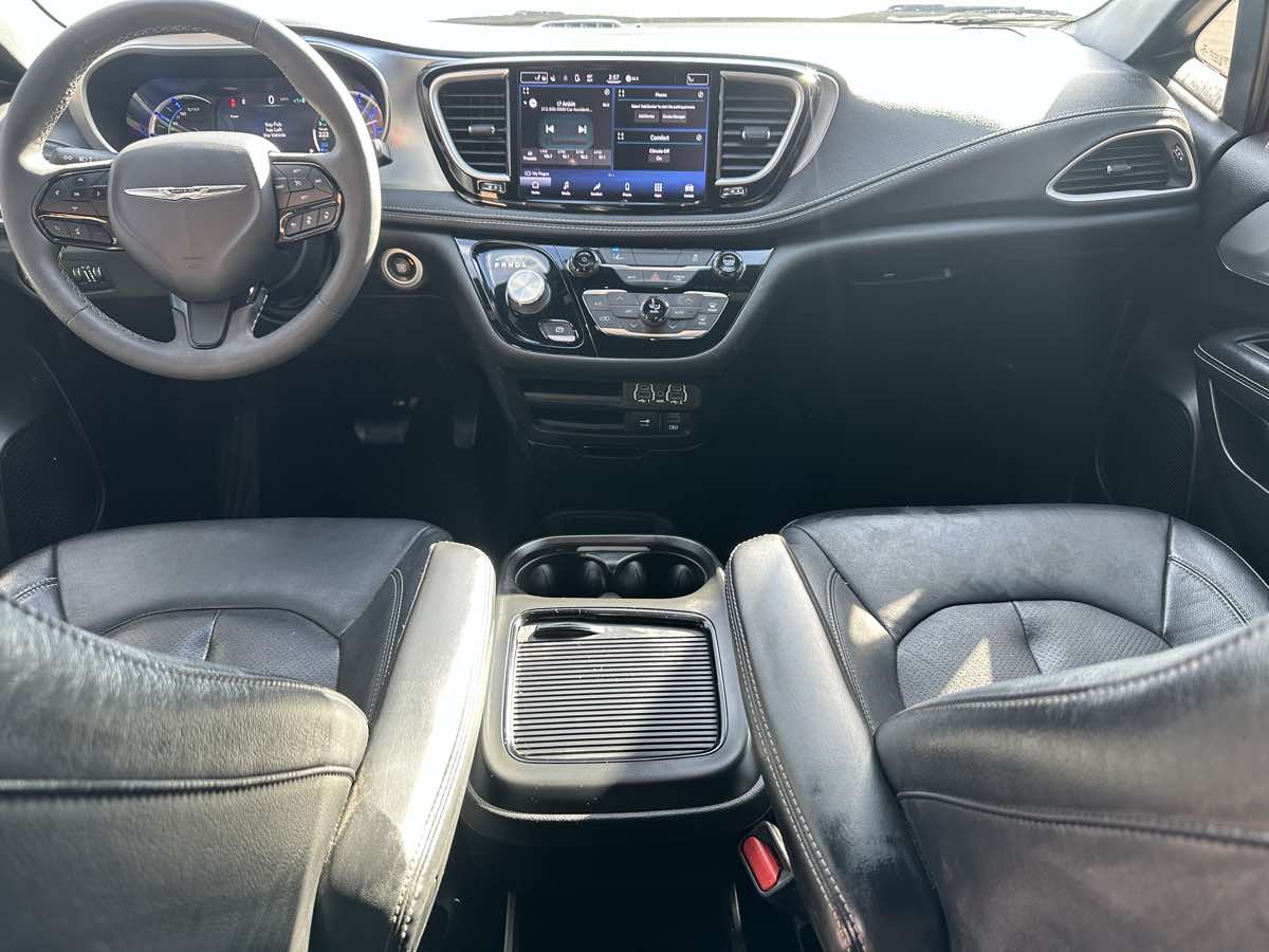 Photo 38 of this Chrysler Pacifica
