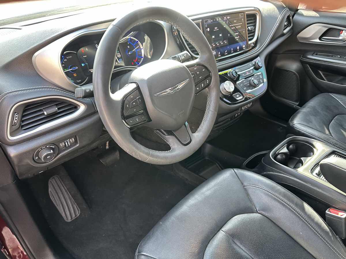 Photo 39 of this Chrysler Pacifica