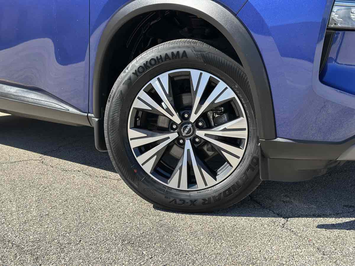 Photo 3 of this Nissan Rogue