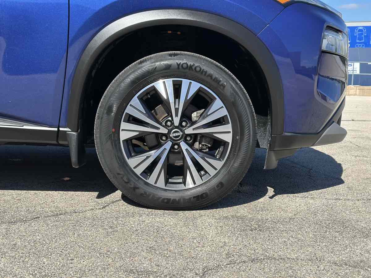Photo 11 of this Nissan Rogue