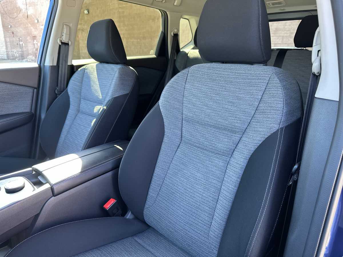 Photo 16 of this Nissan Rogue