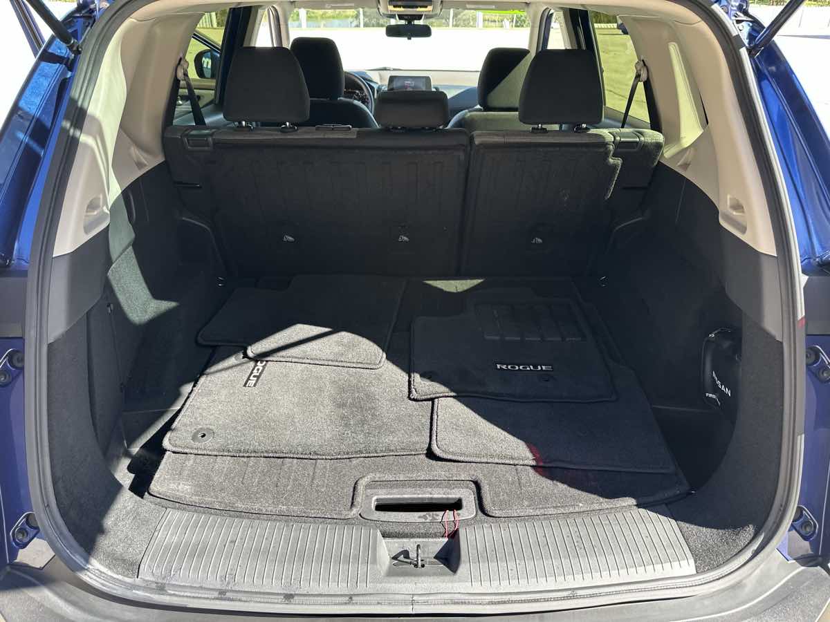 Photo 21 of this Nissan Rogue