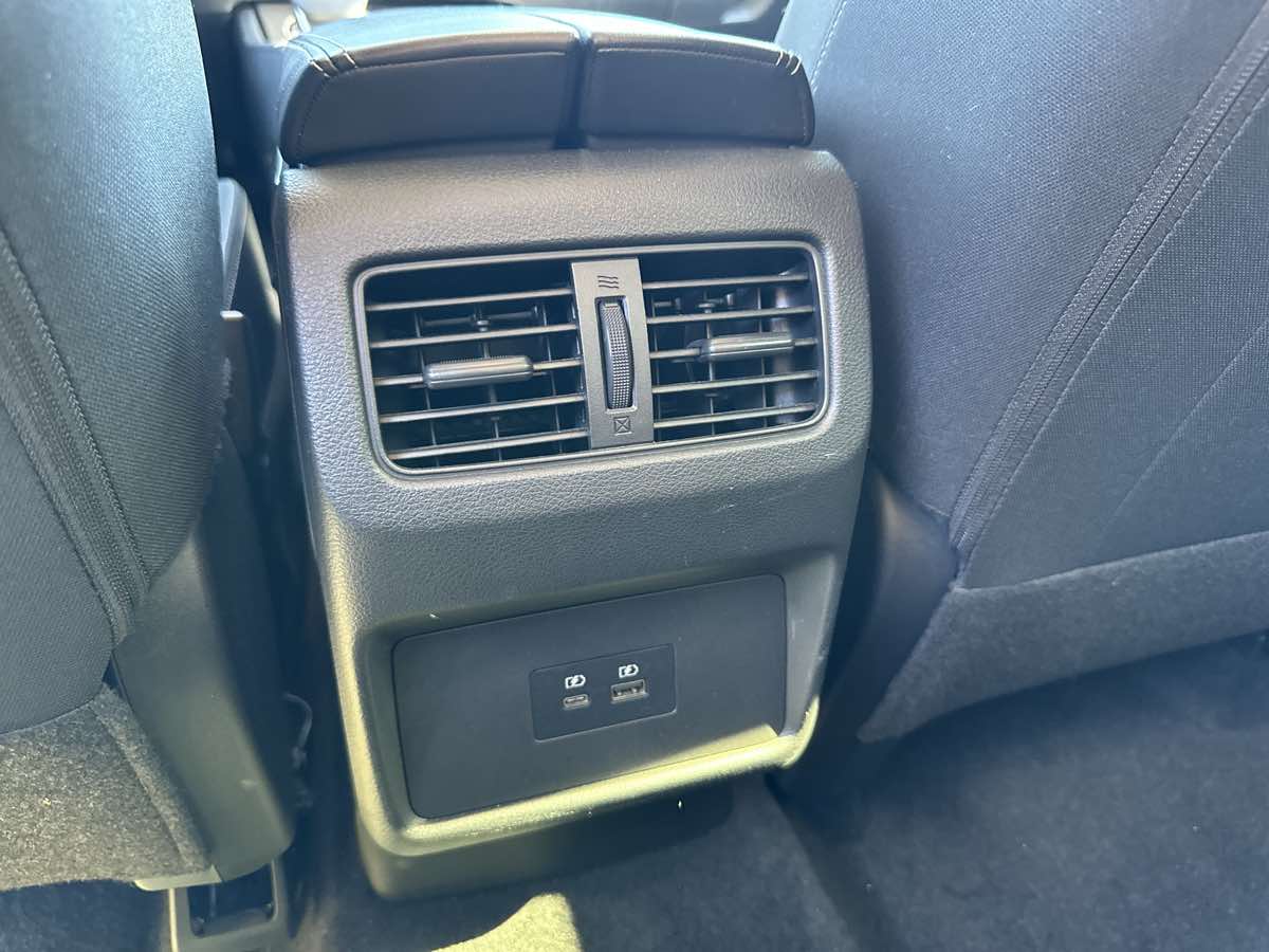 Photo 30 of this Nissan Rogue