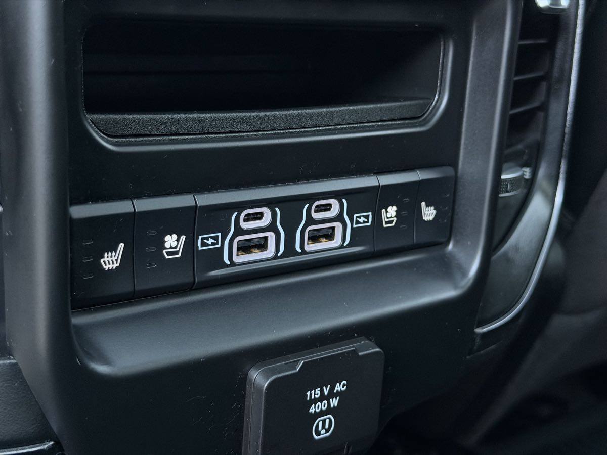 Photo 36 of this Ram 1500